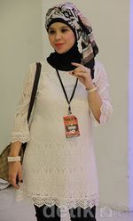 Indra Bekti dan Istri Kencan di Konser MLTR