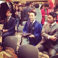 Ia memamerkan foto kelulusannya lewat akun Twitter pribadinya @AsiaPrince_JKS. (Twitter)