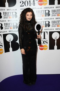 Dalam acara tersebut, Lorde berhasil membawa pulang penghargaan International Female Solo Artist. Anthony Harvey/Getty Images.