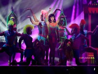 Penampilan maksimal Katy Perry di BRIT Awards 2014. Ian Gavan/Getty Images.