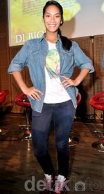 Kasual Denim Tara Basro