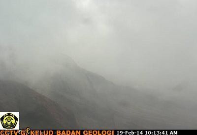 Status Gunung Kelud Diturunkan Menjadi Siaga