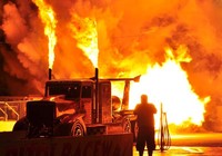 Truk ini mampu mencapai kecepatan 604 km/jam. (dok. flashfirejettrucks.com).     