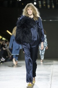 MarquesAlmeida, Fall/Winter 2014. London Fashion Week 2014. [Photo by Tristan Fewings/Getty Images]