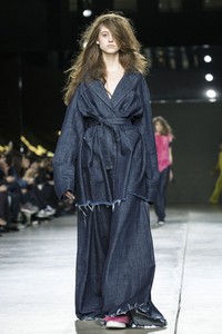 MarquesAlmeida, Fall/Winter 2014. London Fashion Week 2014. [Photo by Tristan Fewings/Getty Images]