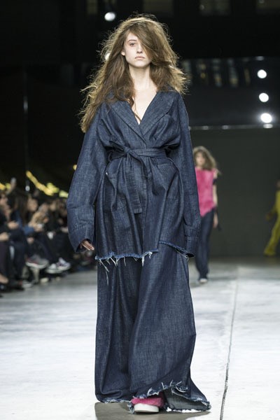 MarquesAlmeida, Fall/Winter 2014. London Fashion Week 2014. [Photo by Tristan Fewings/Getty Images]