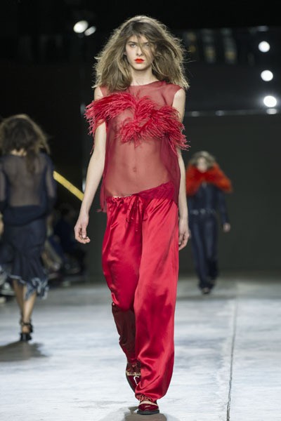 MarquesAlmeida, Fall/Winter 2014. London Fashion Week 2014. [Photo by Tristan Fewings/Getty Images]