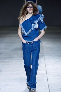 MarquesAlmeida, Fall/Winter 2014. London Fashion Week 2014. [Photo by Tristan Fewings/Getty Images]