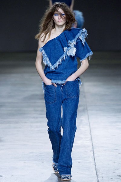 MarquesAlmeida, Fall/Winter 2014. London Fashion Week 2014. [Photo by Tristan Fewings/Getty Images]