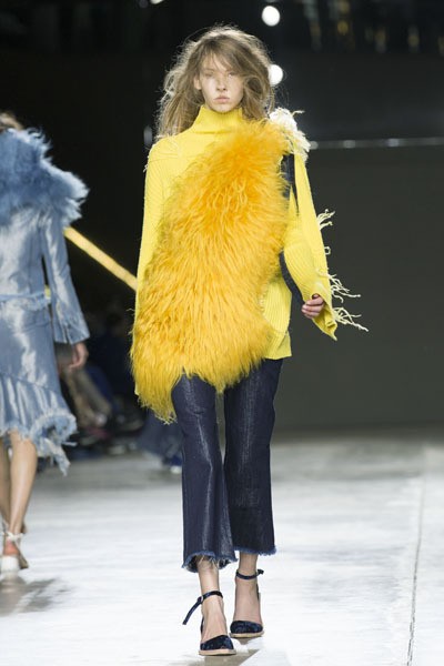 MarquesAlmeida, Fall/Winter 2014. London Fashion Week 2014. [Photo by Tristan Fewings/Getty Images]