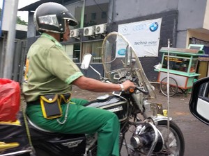 Pemotor CHIPS Nyentrik Terlacak, Dikenal Tetangga dengan Nama Pak Koboi