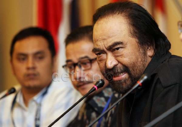 Surya Paloh Sindir Anggota DPR yang Daftar Calon Hakim MK