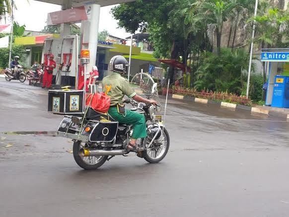 Siapa Pemotor CHIPS Nyentrik yang Berlalu Lalang di Jaksel Ini?