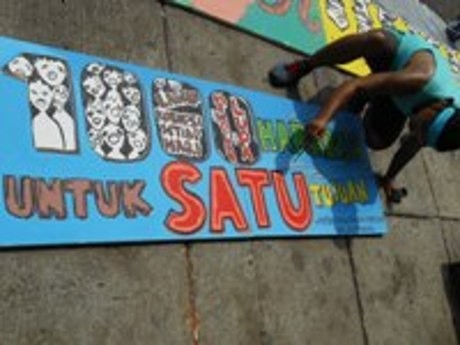 Sejak Kuliah, Seniman Ini Kerja Bikin Mural