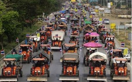 Marah Tak Dibayar, Ribuan Petani di Thailand Demo Sambil Naik Traktor