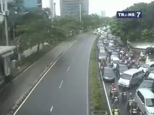 Material Truk Terguling, Jakarta Macet Total