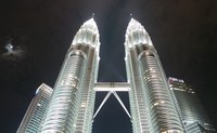 Pada Minggu (16/2/2014), detikTravel dan pemenang dTraveler of the Year berkunjung ke Malaysia. Salah satu tempat yang kami kunjungi begitu tiba adalah Twin Tower Petronas (Putri/detikTravel)