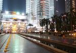 Gedung Petronas di Malam Hari, Cantiknya Bukan Main!