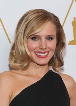 Kristen Bell Elegan Bergaun Hitam