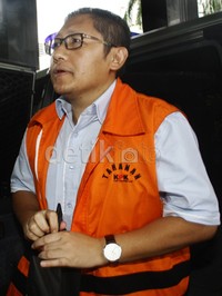 Anas tiba di gedung KPK terlihat mengenakan rompi tersangka dari KPK. Lamhot Aritonang/detikFoto.     