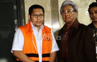 Anas terlihat didampingi pengacara hukumnya Adnan Buyung Nasution. Lamhot Aritonang/detikFoto.     
