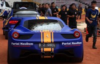 Mobil mewah tersebut bernomor polisi B 2 0BEL.