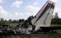 Yang tersisa hanyalah bagian ekor pesawat. ReutersAnis Mili.
