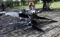 Pesawat ini terbakar dan hancur ketika menghantam tanah. ReutersAnis Mili.