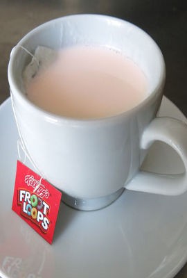 Bikin Sendiri Cereal Tea yang Hangat Manis dari Teh dan Bubuk Sereal
