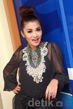 Dress Polkadot Menerawang Fitri Karlina