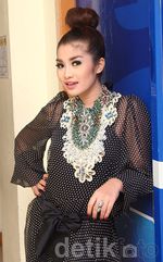Dress Polkadot Menerawang Fitri Karlina