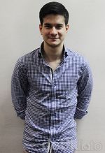 Gaya Steve Emmanuel Berkemeja