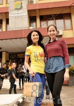 Asty Ananta dan Fanny Fabriana Jenguk Roger Danuarta