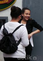 Zahwa dan Aaliyah Massaid Jenguk Angelina Sondakh