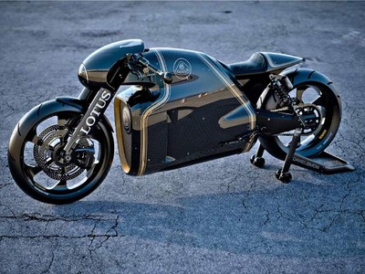 Motor Pertama Lotus
