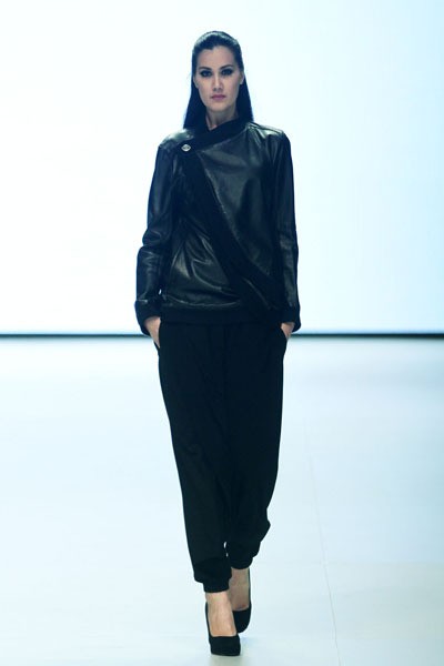 Steven Tach Natural. BNI Iniverse Bonding. Indonesia Fashion Week 2014 at Jakarta Convention Center. Senayan. Jakarta. [Foto: Mohammad Abduh/Wolipop]