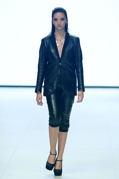 Steven Tach Natural. BNI Iniverse Bonding. Indonesia Fashion Week 2014 at Jakarta Convention Center. Senayan. Jakarta. [Foto: Mohammad Abduh/Wolipop]