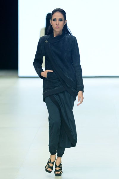 Steven Tach Natural. BNI Iniverse Bonding. Indonesia Fashion Week 2014 at Jakarta Convention Center. Senayan. Jakarta. [Foto: Mohammad Abduh/Wolipop]