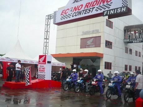 Konsumsi BBM Honda Revo Hampir 100 Km/Liter!