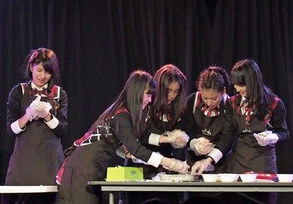 Member JKT48 Lomba Membuat Onigiri, Siapa yang Menang?