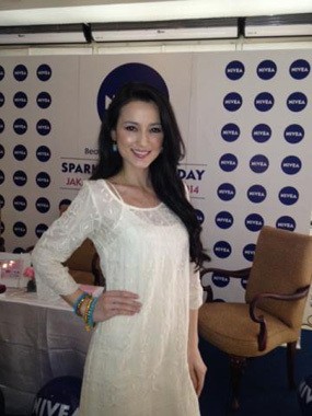 Tips Merawat Kecantikan dari Julie Estelle