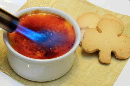 Creme Brulee Lembut Legit Bisa Dibuat dengan Langkah Mudah Ini