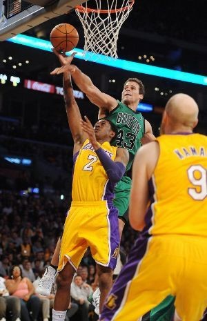 Atasi Celtics, Lakers Akhiri Rentetan Kekalahan