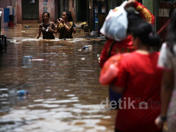 Kampung Melayu Kecil Masih Tergenang