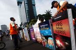 Replika Buku Raksasa di Car Free Day