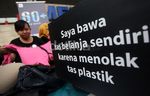 Membuat Kantong Belanja dari Baju Bekas