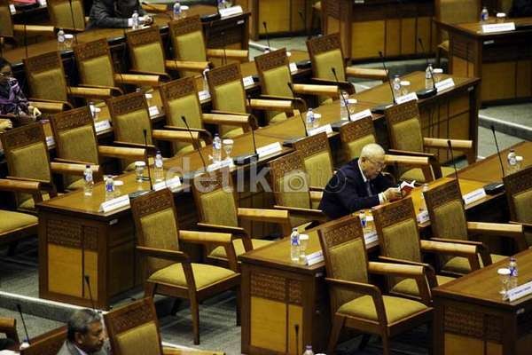 Gedung DPR Jadi Kuburan