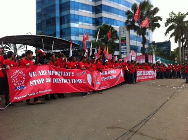 Karyawan Outsourcing Demo Kantor Coca Cola di Pondok Indah