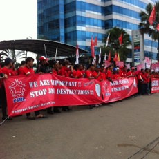 Karyawan Outsourcing Demo Kantor Coca Cola di Pondok Indah