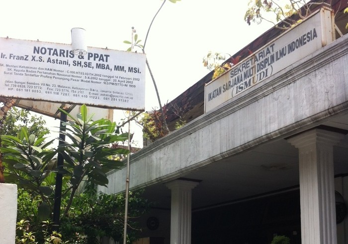 Ini Kantor Calon Hakim Konstitusi Bergelar Dr Ir SH MKn SE MBA MM MSi CPM